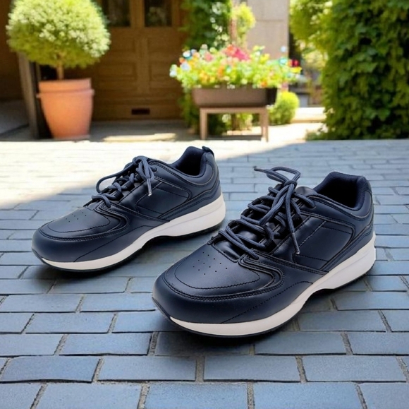 Women's Sz 8.5 Propet Lifewalker Navy Leather Sneakers - Picture 1 of 9